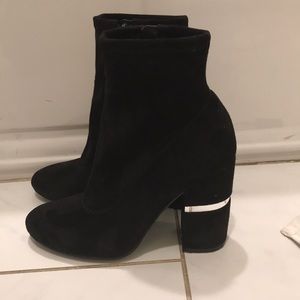 Gorgeous Marc Fisher black suede booties!
